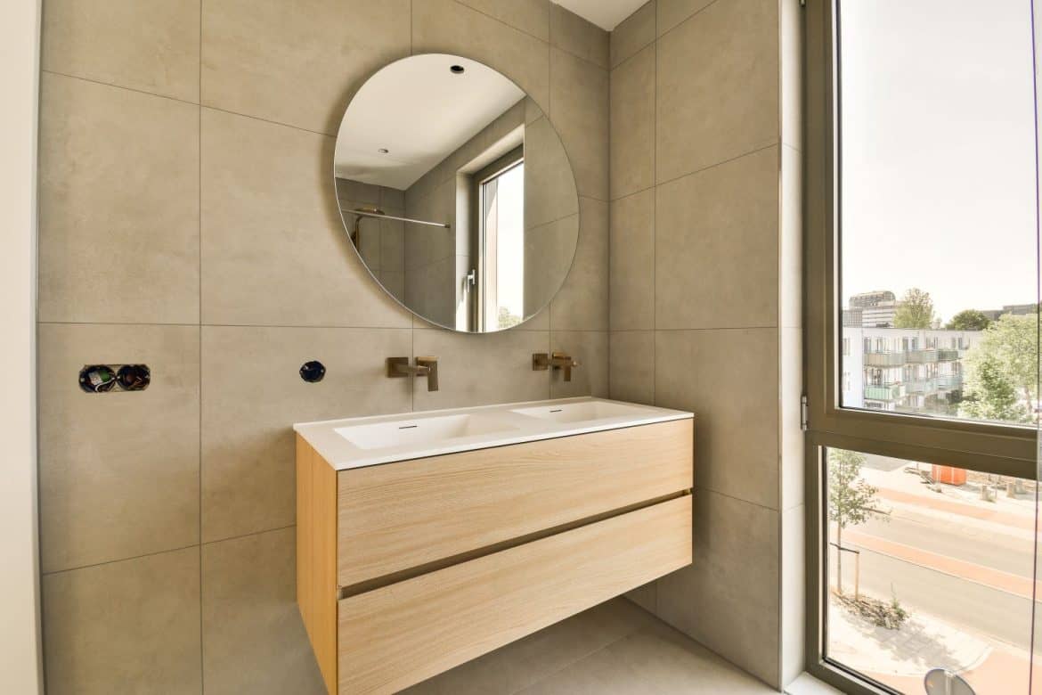 Why Oak Vanity Units Are the Perfect Addition to Your Bathroom